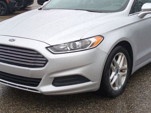 Used 2014 Ford Fusion SE image 11