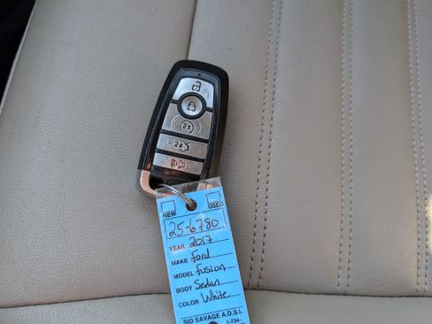 Used 2017 Ford Fusion SE w/ Fusion SE Technology Package image 24