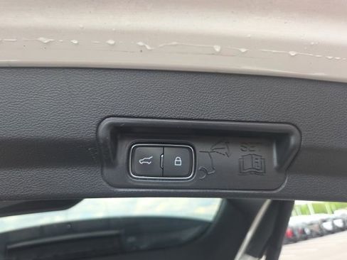 Used 2021 Ford Explorer XLT w/ Equipment Group 202A AWD/4WD image 14