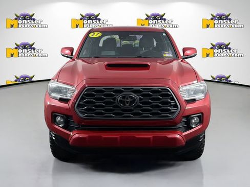 Used 2021 Toyota Tacoma TRD Sport image 2