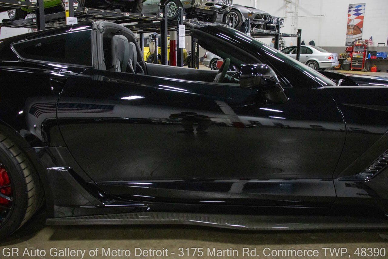 Used 2016 Chevrolet Corvette Z06 w/ 3LZ Preferred Equipment Group RWD image 32