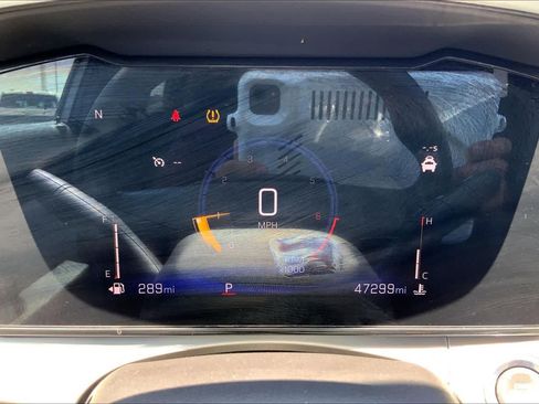 Used 2025 Chevrolet Trax LT FWD image 26