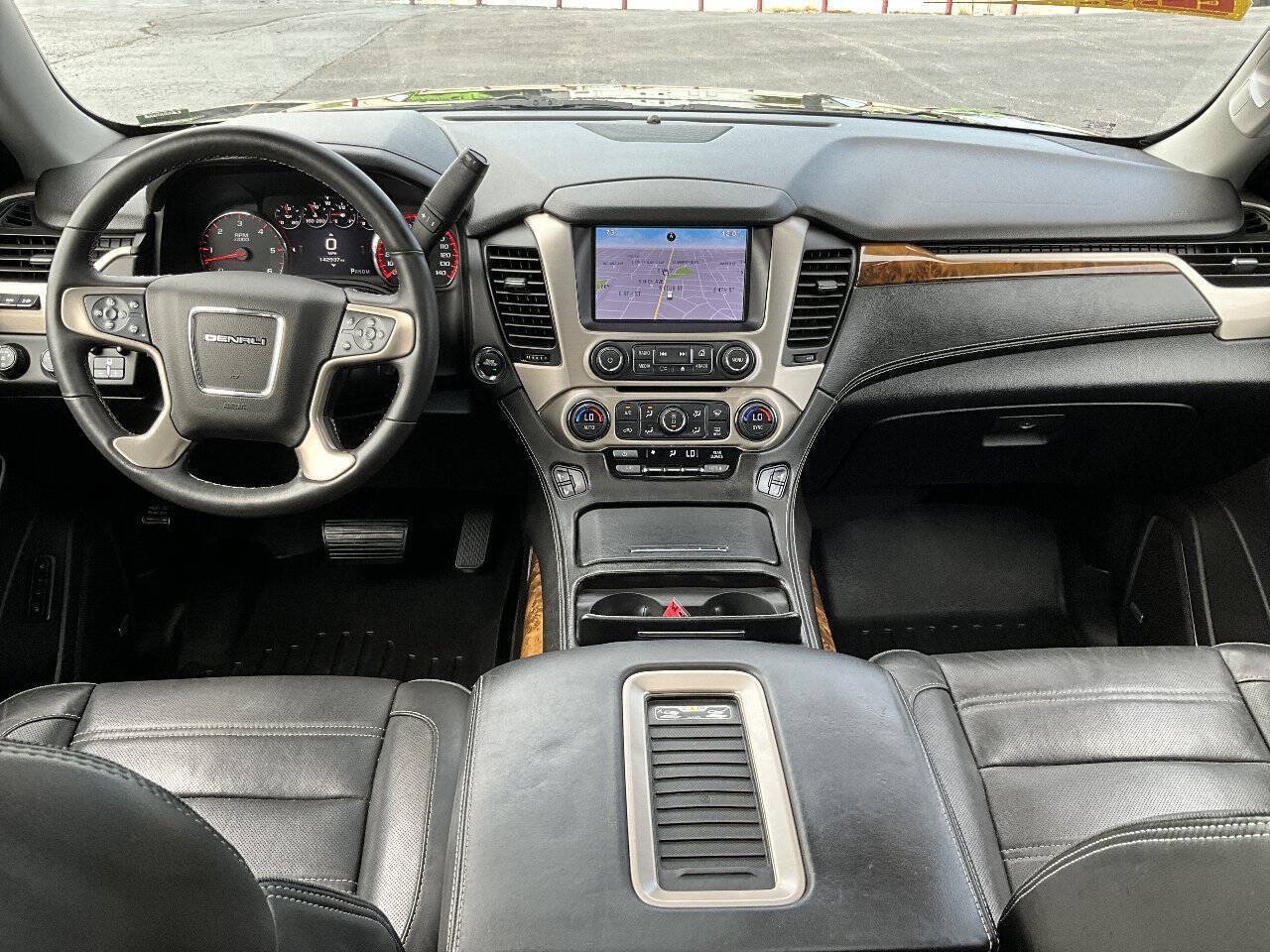 Used 2015 GMC Yukon Denali w/ Premium Package AWD/4WD image 11