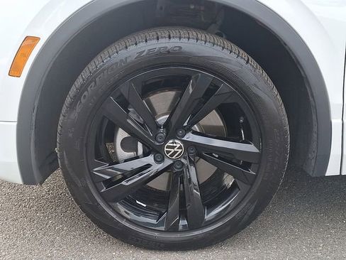 Certified 2024 Volkswagen Tiguan SE R-Line image 28