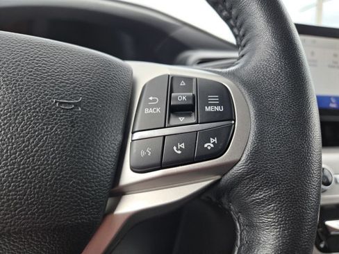 Used 2024 Ford Explorer XLT w/ Equipment Group 202A AWD/4WD image 17
