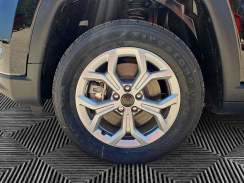 New 2025 Jeep Compass Latitude image 14