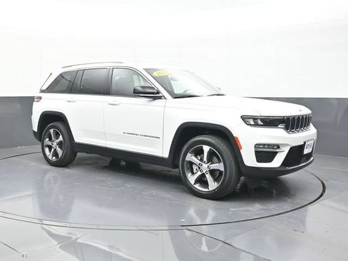 Used 2023 Jeep Grand Cherokee Limited AWD/4WD image 18