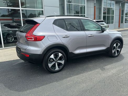 Used 2026 Volvo XC40 B5 Plus AWD/4WD image 3