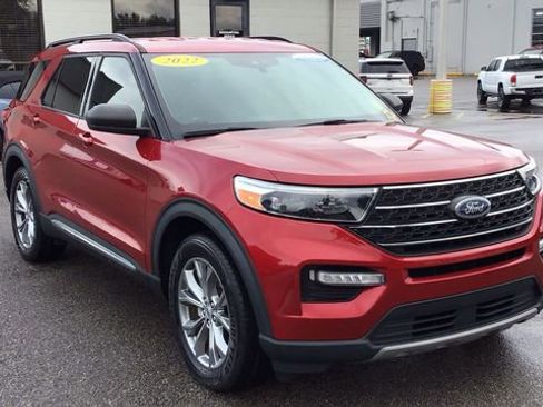 Used 2022 Ford Explorer XLT w/ Equipment Group 202A image 3