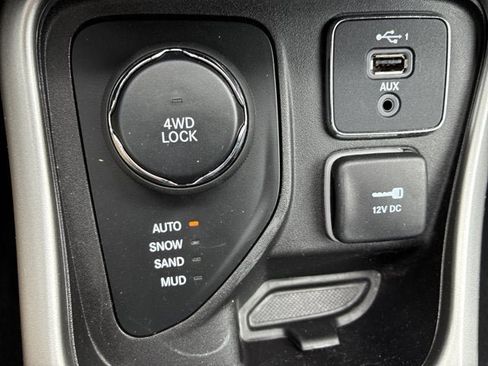 Certified 2021 Jeep Compass Latitude image 26