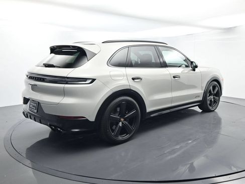 Certified 2026 Porsche Cayenne GTS AWD/4WD image 15