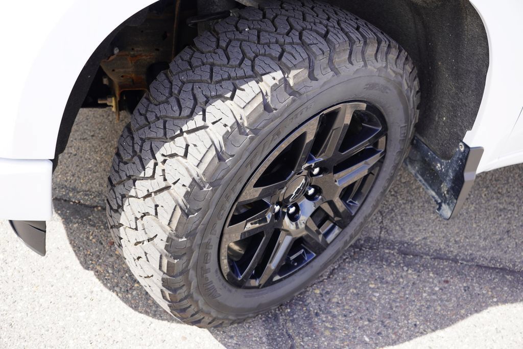 Used 2022 Chevrolet Silverado 1500 Custom w/ LPO, Dark Essentials Package AWD/4WD image 13