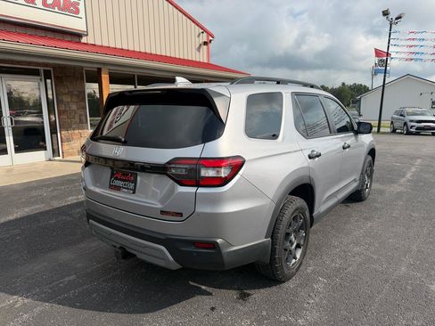 Used 2025 Honda Pilot TrailSport image 4