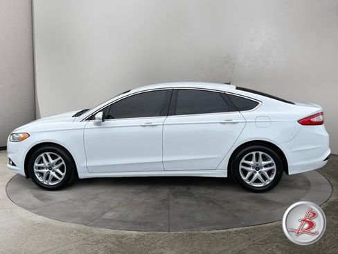 Used 2016 Ford Fusion SE w/ Equipment Group 202A image 4