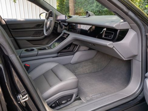 Certified 2022 Porsche Taycan image 32