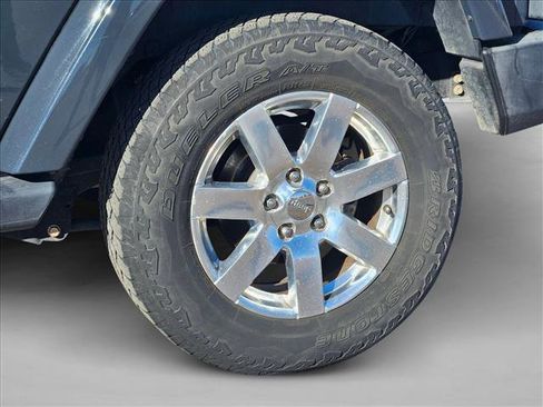 Used 2017 Jeep Wrangler Sahara w/ Connectivity Group image 14