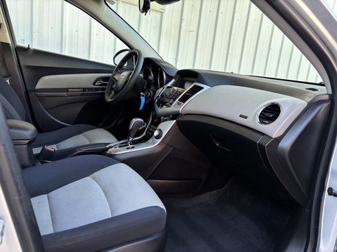 Used 2015 Chevrolet Cruze LS image 13