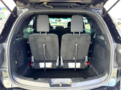 Used 2017 Ford Explorer XLT image 8