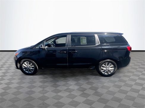 Used 2021 Kia Sedona EX image 4