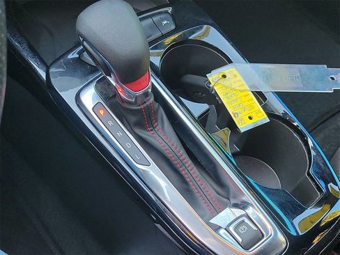 Certified 2024 Chevrolet Trax RS w/ Sunroof Package image 29