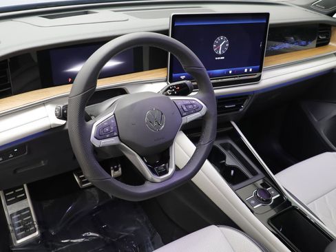 New 2026 Volkswagen Tiguan SEL R-Line image 6