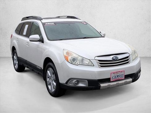 Used 2011 Subaru Outback 2.5i Limited w/ PWR Moonroof Pkg image 3