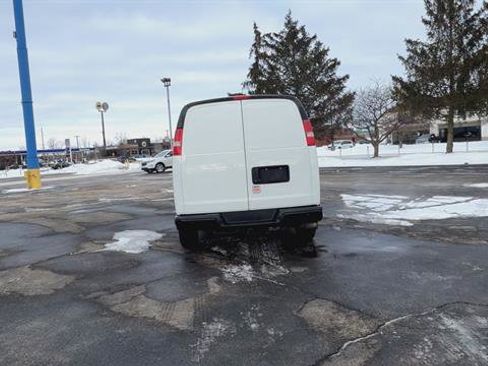 Used 2017 Chevrolet Express 3500 Extended image 8