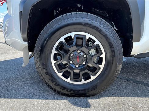 Used 2024 Toyota Tacoma TRD Off-Road image 31