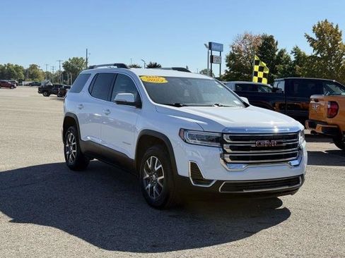 Used 2023 GMC Acadia SLE w/ Driver Convenience Package image 4