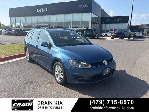 Used 2016 Volkswagen Golf S FWD image 5