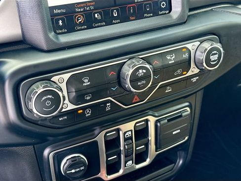 Used 2023 Jeep Gladiator Sport AWD/4WD image 16