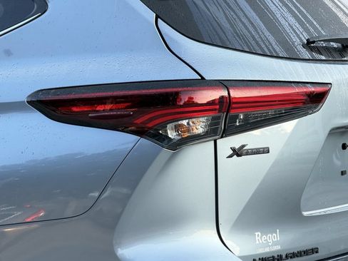 Used 2024 Toyota Highlander XLE FWD image 8