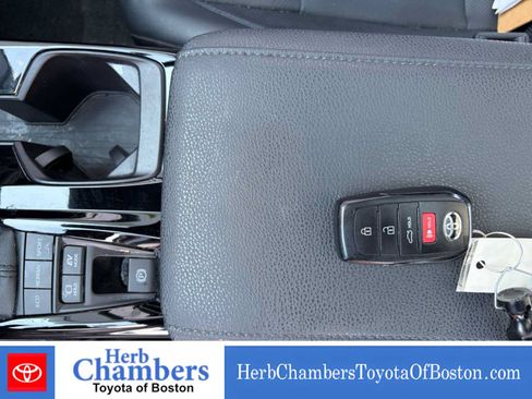 Used 2025 Toyota Camry XSE AWD/4WD image 10
