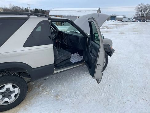 Used 2001 Chevrolet Blazer LS w/ Preferred Equipment Group image 11