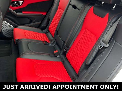Used 2022 Lamborghini Urus image 11