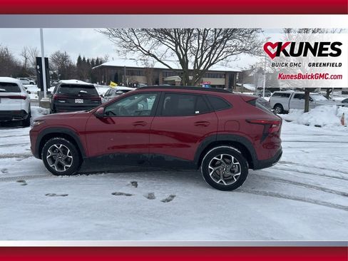 Used 2025 Chevrolet Trax LT image 9