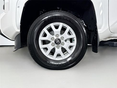 Certified 2024 Toyota Tacoma SR5 AWD/4WD image 52