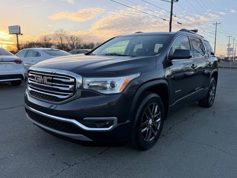 Used 2018 GMC Acadia SLT image 3