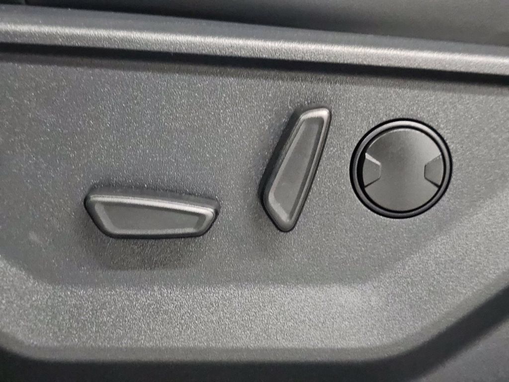 Used 2025 Ford Expedition Active AWD/4WD image 38