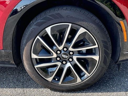 Used 2025 Cadillac Optiq Sport 2 w/ LPO, Floor Liner Package AWD/4WD image 9