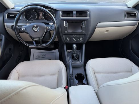 Used 2017 Volkswagen Jetta SE image 13