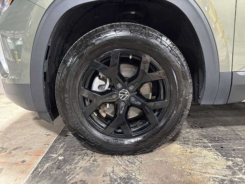 Used 2024 Volkswagen Atlas Peak Edition SE AWD/4WD image 10