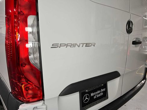 Used 2025 Mercedes-Benz Sprinter 2500 image 14
