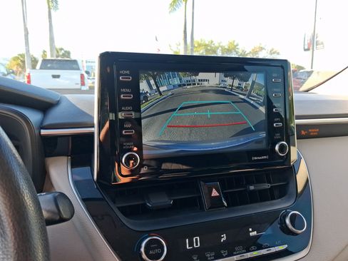 Used 2021 Toyota Corolla LE image 26