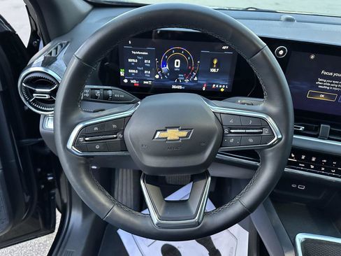 Used 2025 Chevrolet Equinox LT AWD/4WD image 21