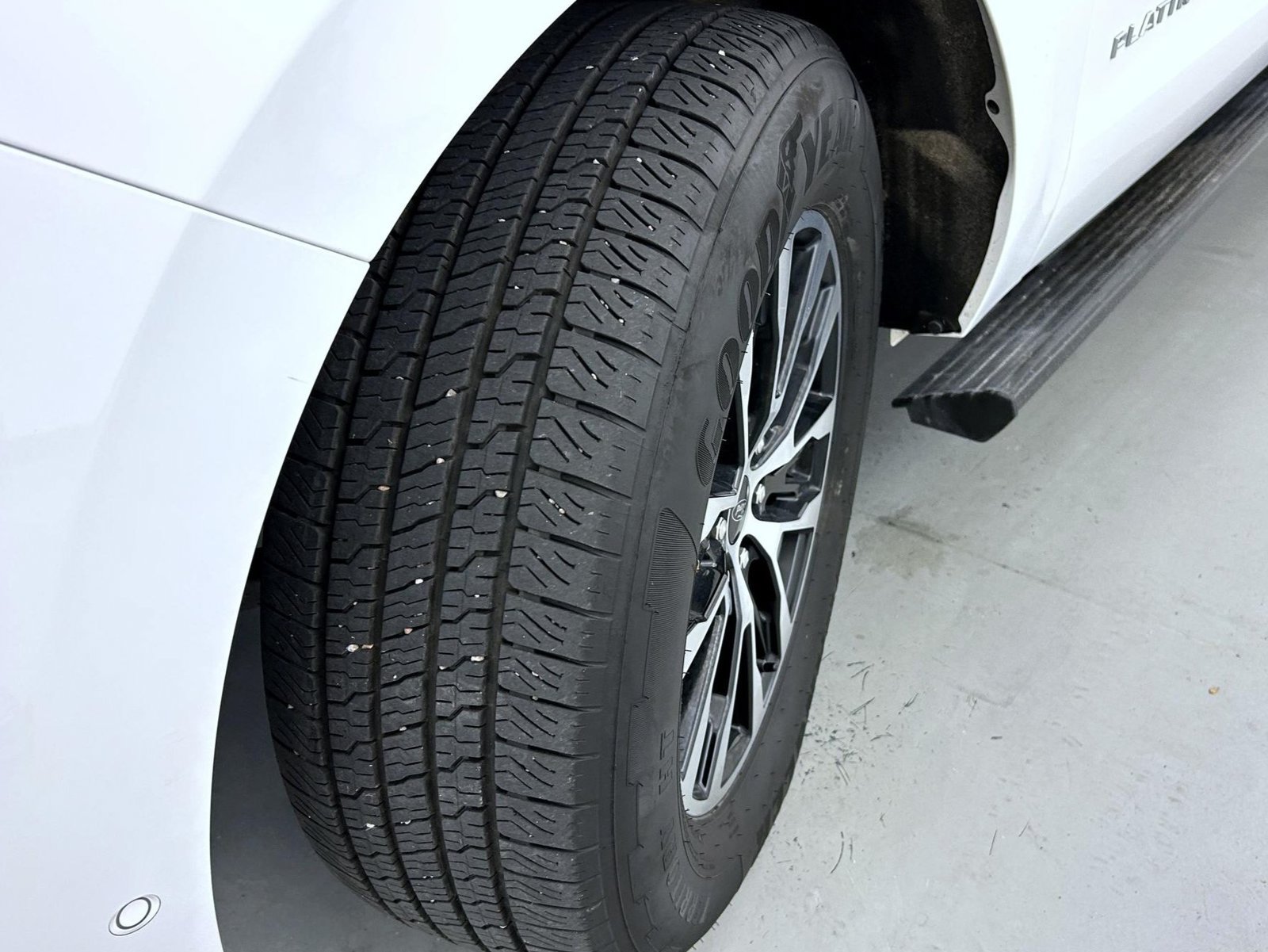 Used 2025 Ford Expedition Max Platinum AWD/4WD image 27