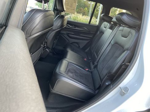 Used 2024 Jeep Grand Cherokee Altitude RWD image 16