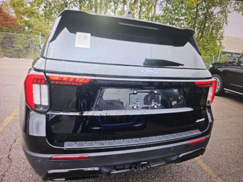 Used 2025 Ford Explorer ST-Line w/ ST-Line Street Pack image 35