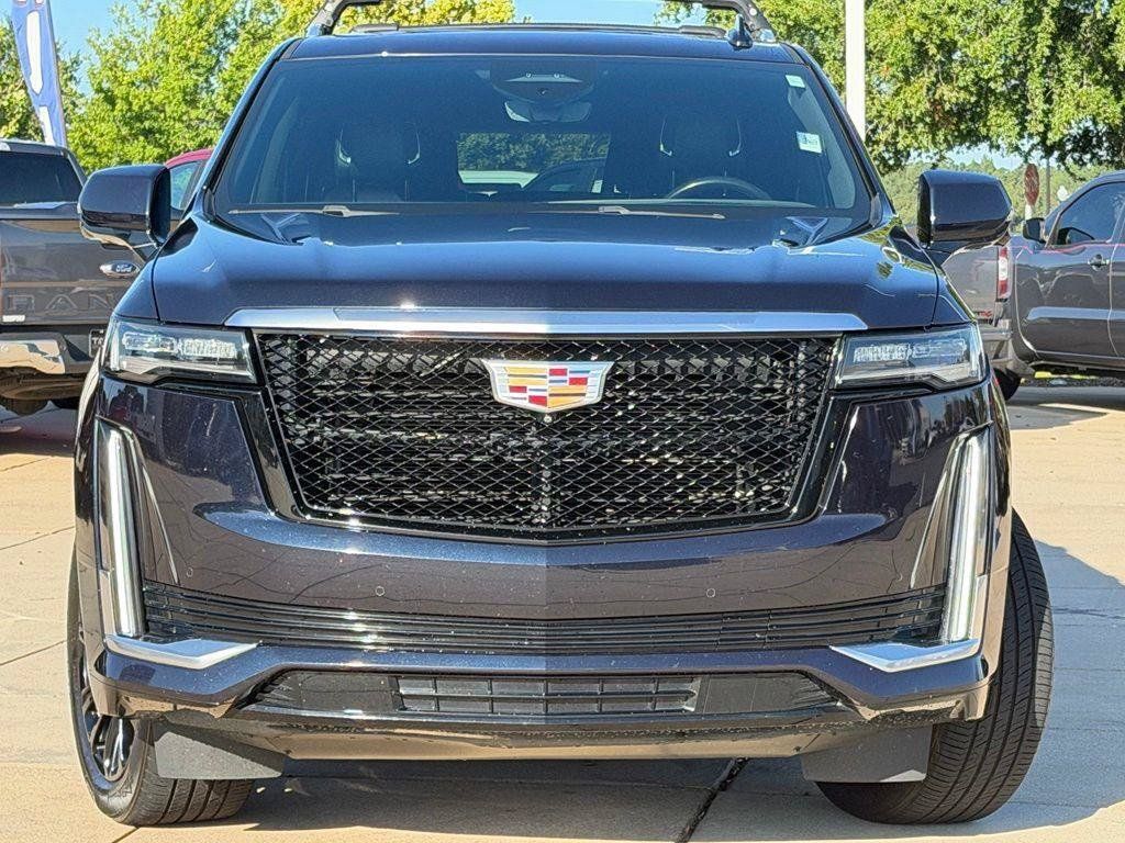 Used 2021 Cadillac Escalade Premium Luxury AWD/4WD image 2