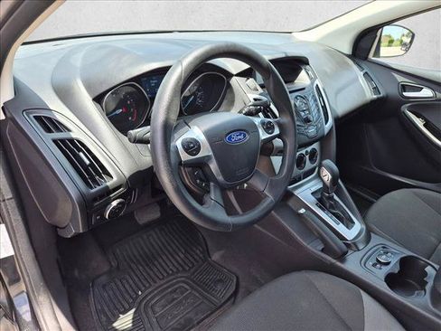 Used 2014 Ford Focus SE w/ SE Winter Package FWD image 10